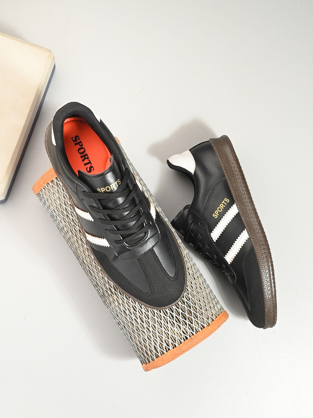 

Layasa Men Sneakers, Black