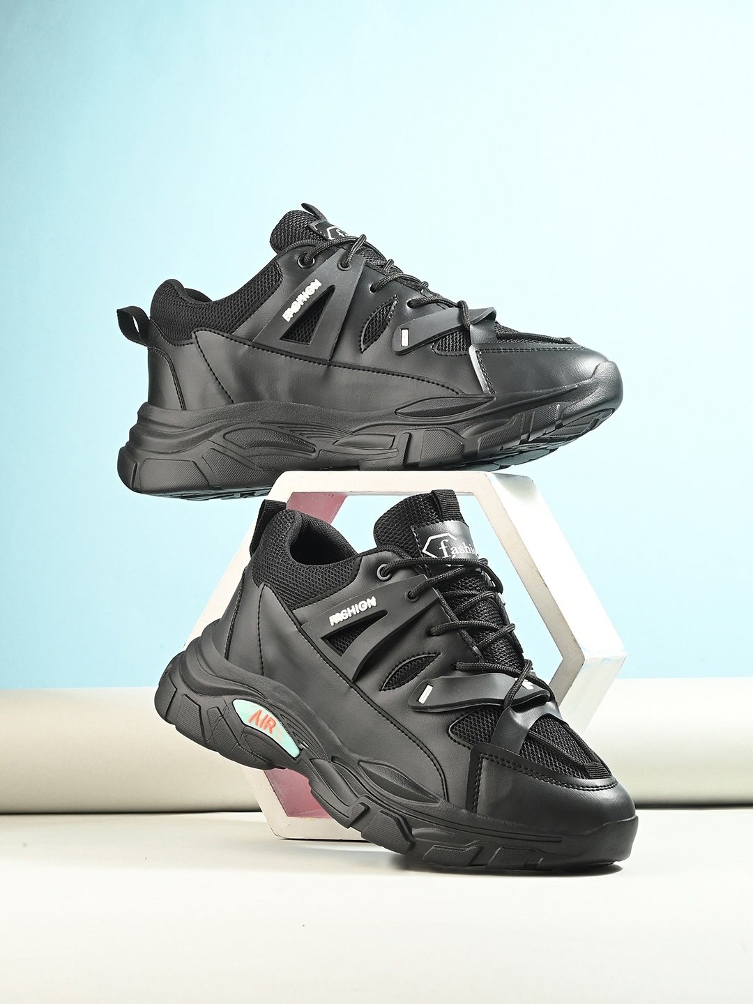 

Layasa Men Sneakers, Black