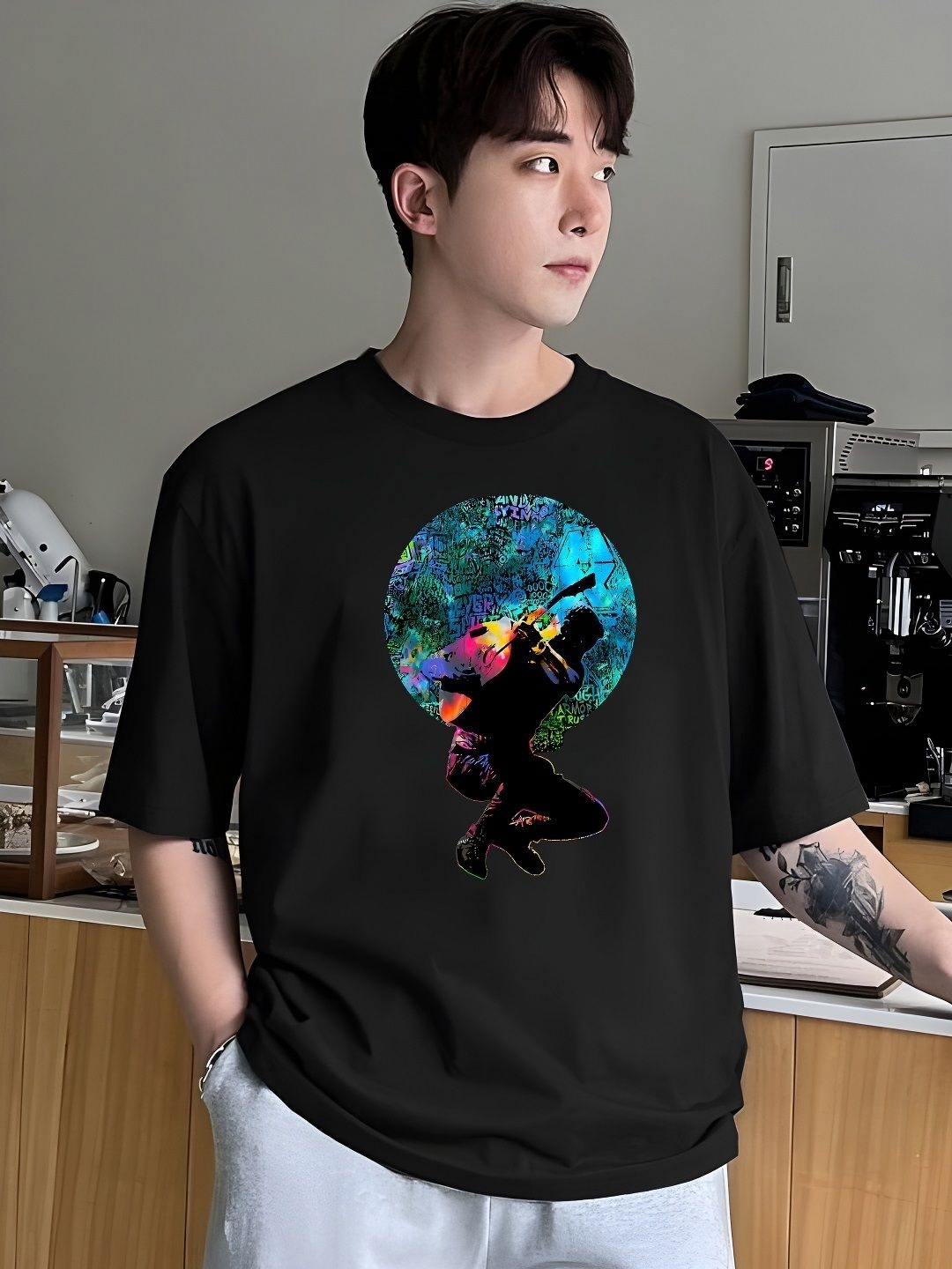 

KAIDO Men Graphic Printed Pure Cotton Oversized T-shirt, Black