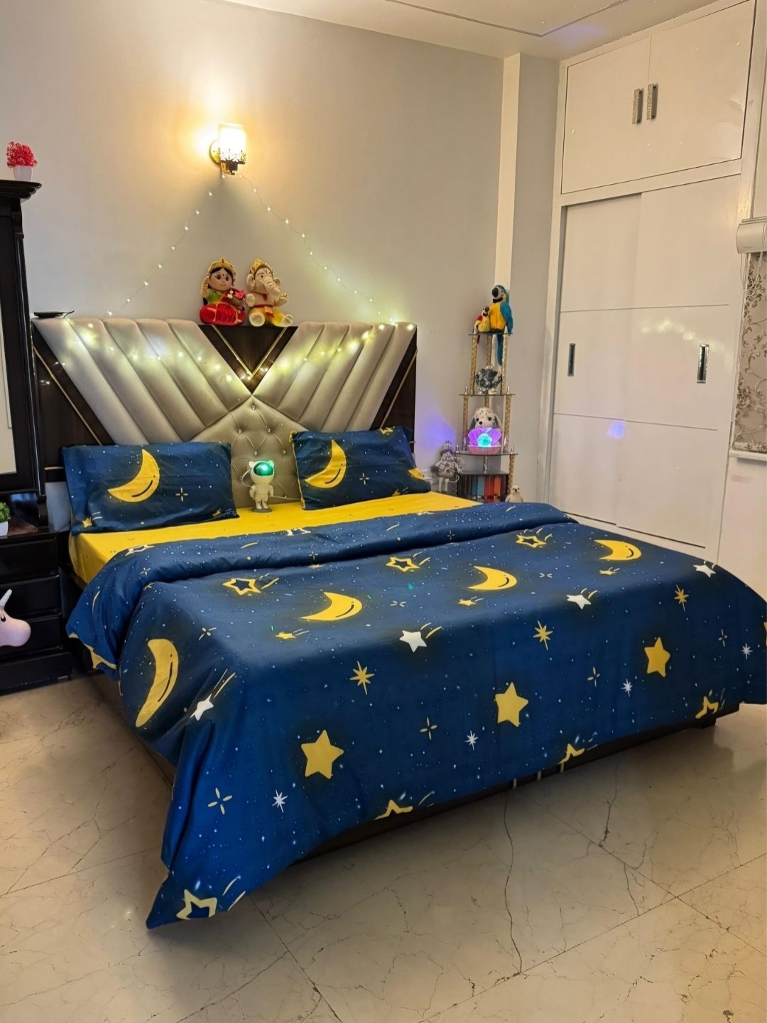 

Famyo Navy Blue & Yellow 4 Pieces Quirky Printed Microfiber Double King Bedding Set