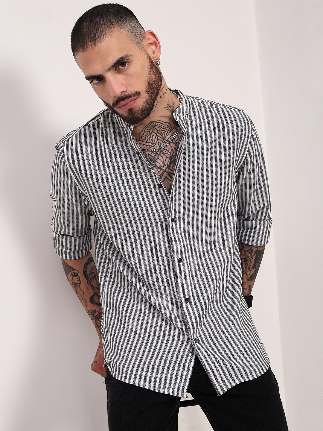 

SHOWOFF Men Comfort Slim Fit Mandarin Collar Vertical Striped Cotton Casual Shirt, Black