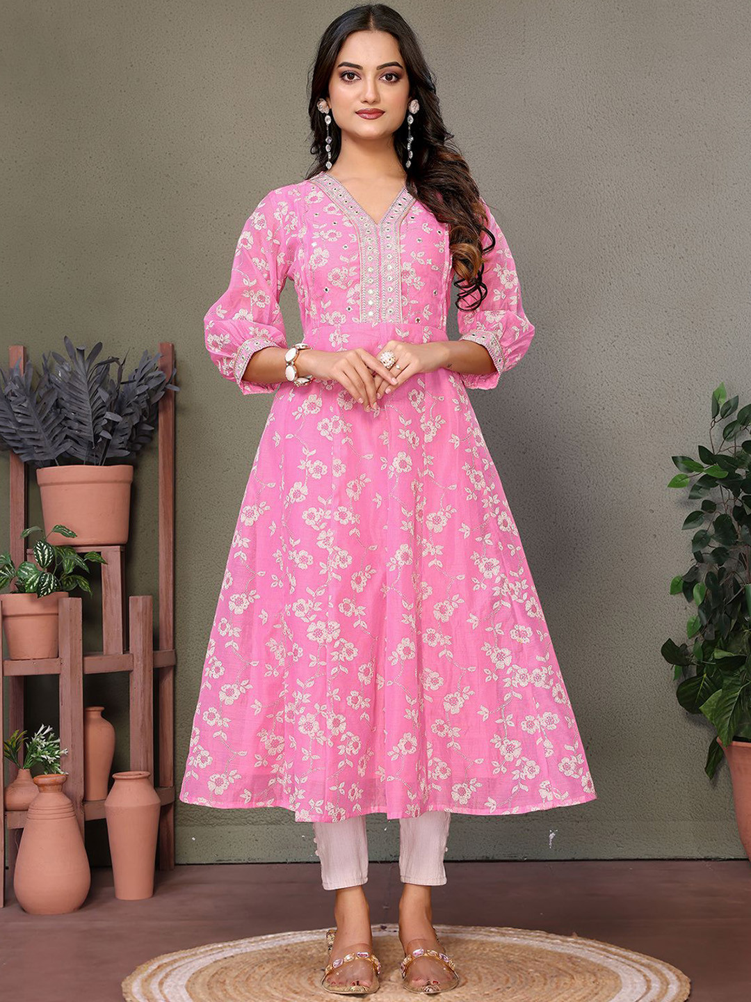 

Rangita Floral Printed Mirror Work Panelled V-Neck Chanderi Silk Anarkali Kurta, Pink