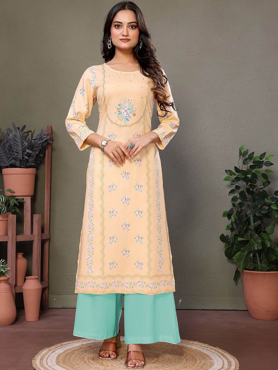 

Rangita Floral Printed Sequinned Round Neck Straight Kurta, Yellow