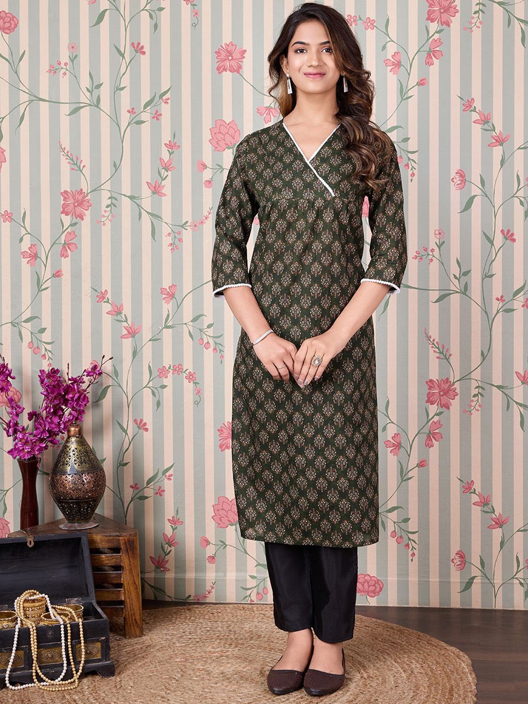

Ode by House of Pataudi Women Pure Cotton Kurta with Trousers &, Green