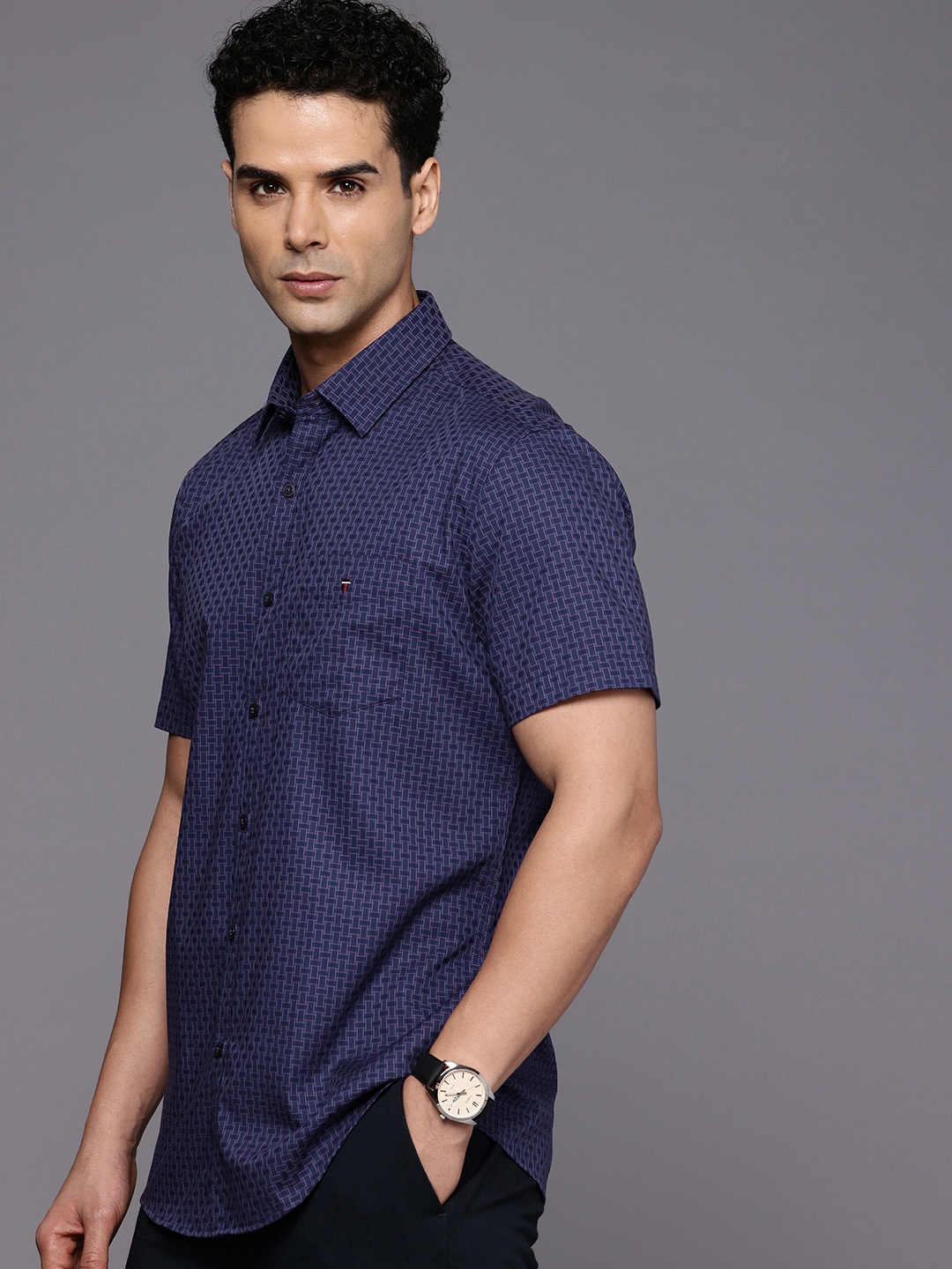 

Louis Philippe Sport Slim Fit Opaque Geometric Printed Pure Cotton Casual Shirt, Navy blue