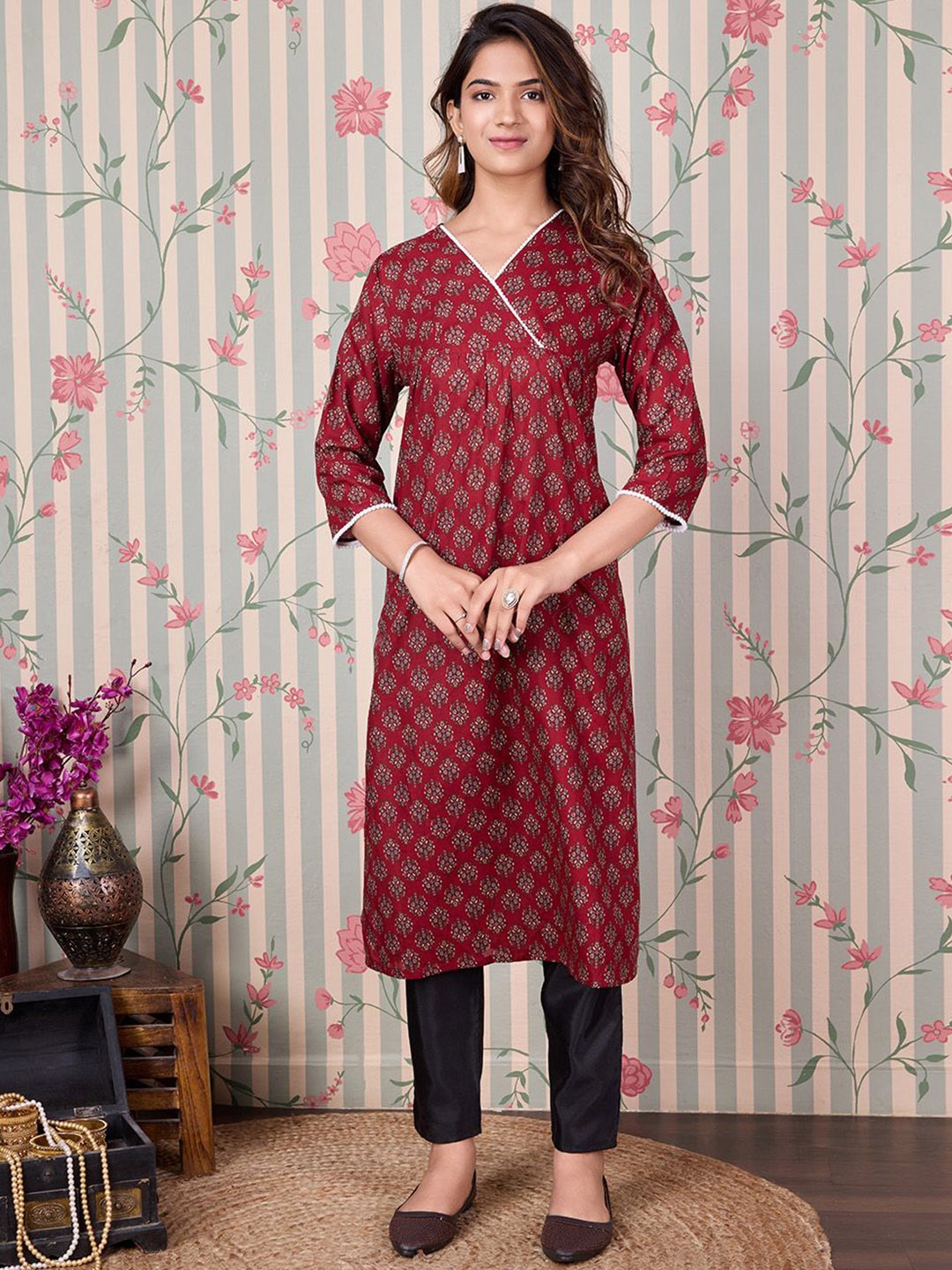 

Ode by House of Pataudi Women Ethnic Motifs Printed Regular Pure Cotton Kurta with Trousers, Red