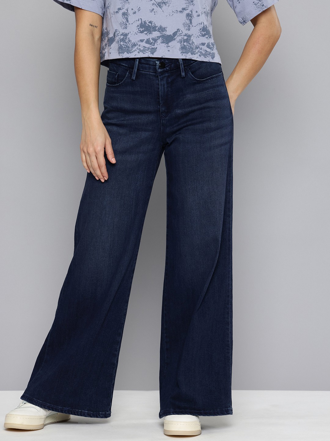 

Levis Women 318 Wide Leg Light Fade Stretchable Jeans, Navy blue