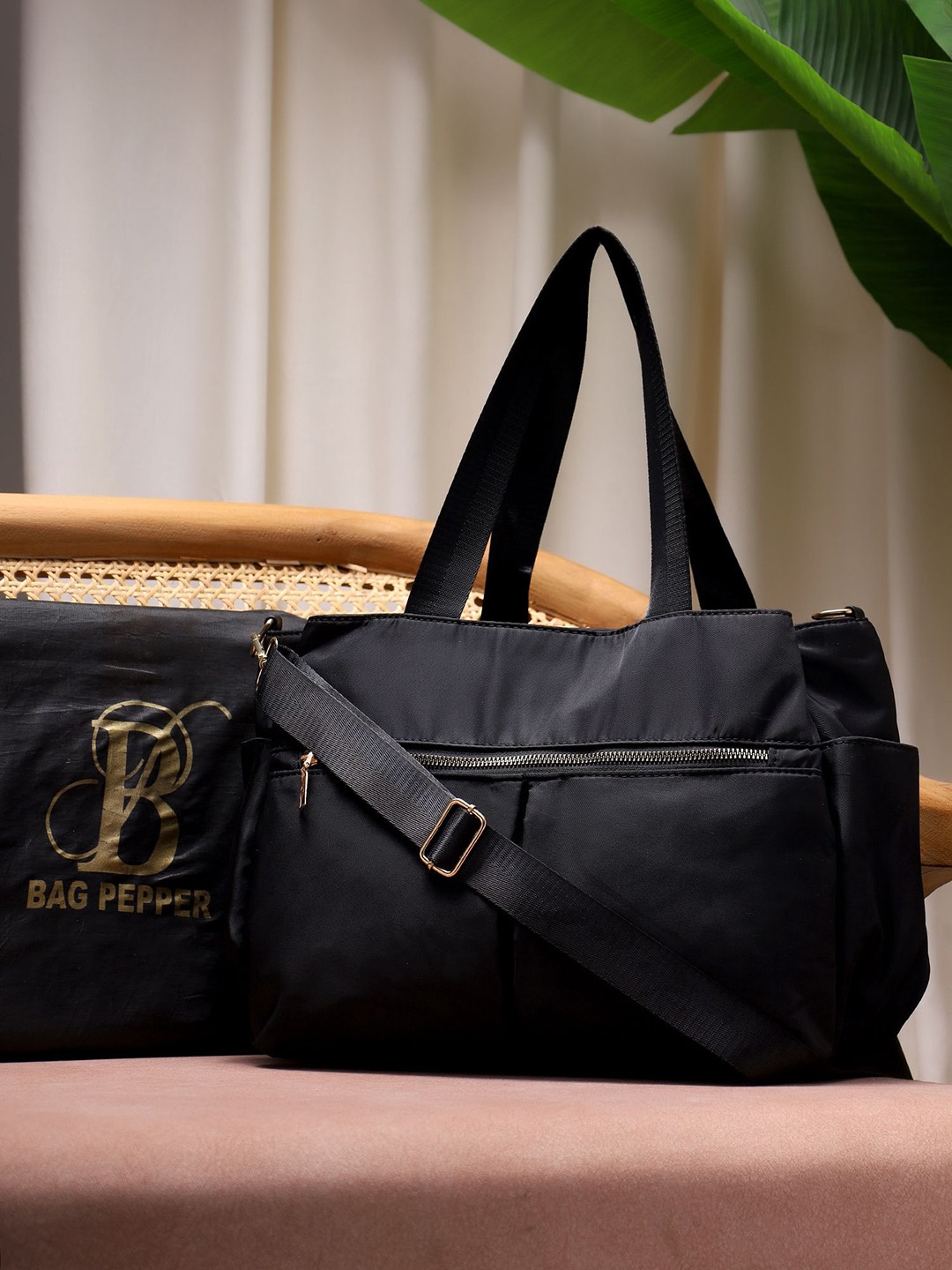 

Bag Pepper Women Solid Structured Shoulder Bag, Black