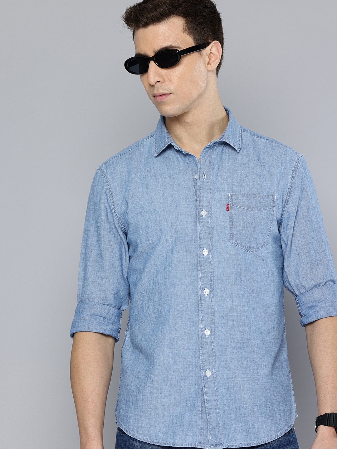 

Levis Pure Cotton Slim Fit Chambray Casual Shirt, Blue