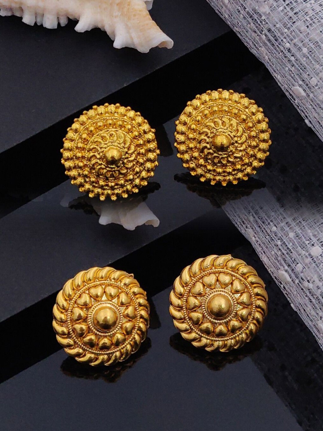 

SOLIBELLE Set Of 2 Gold-Plated Circular Shaped Studs