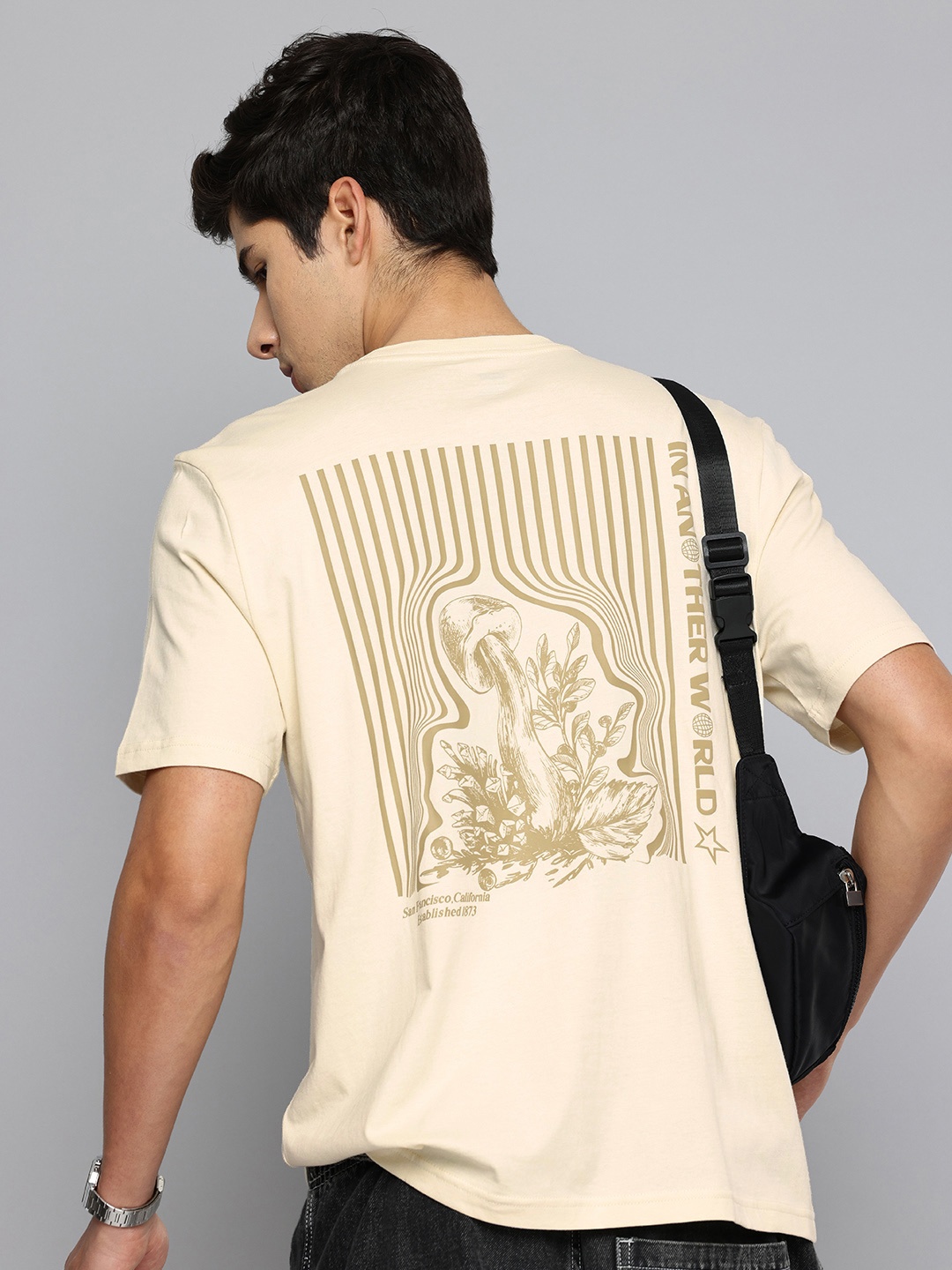 

Levis Pure Cotton Graphic Printed T-shirt, Off white