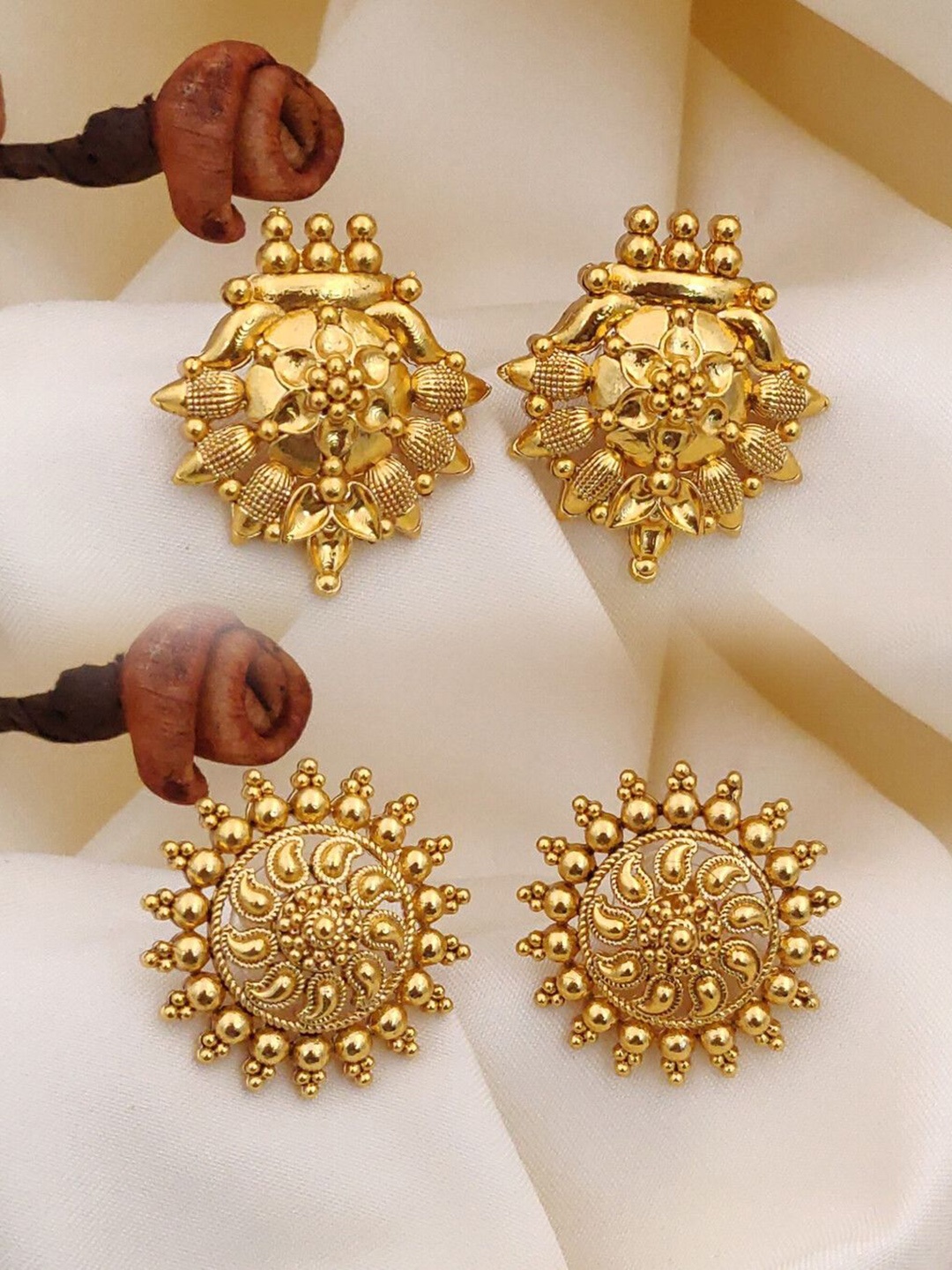 

SOLIBELLE Set Of 2 Gold-Plated Contemporary Shaped Studs