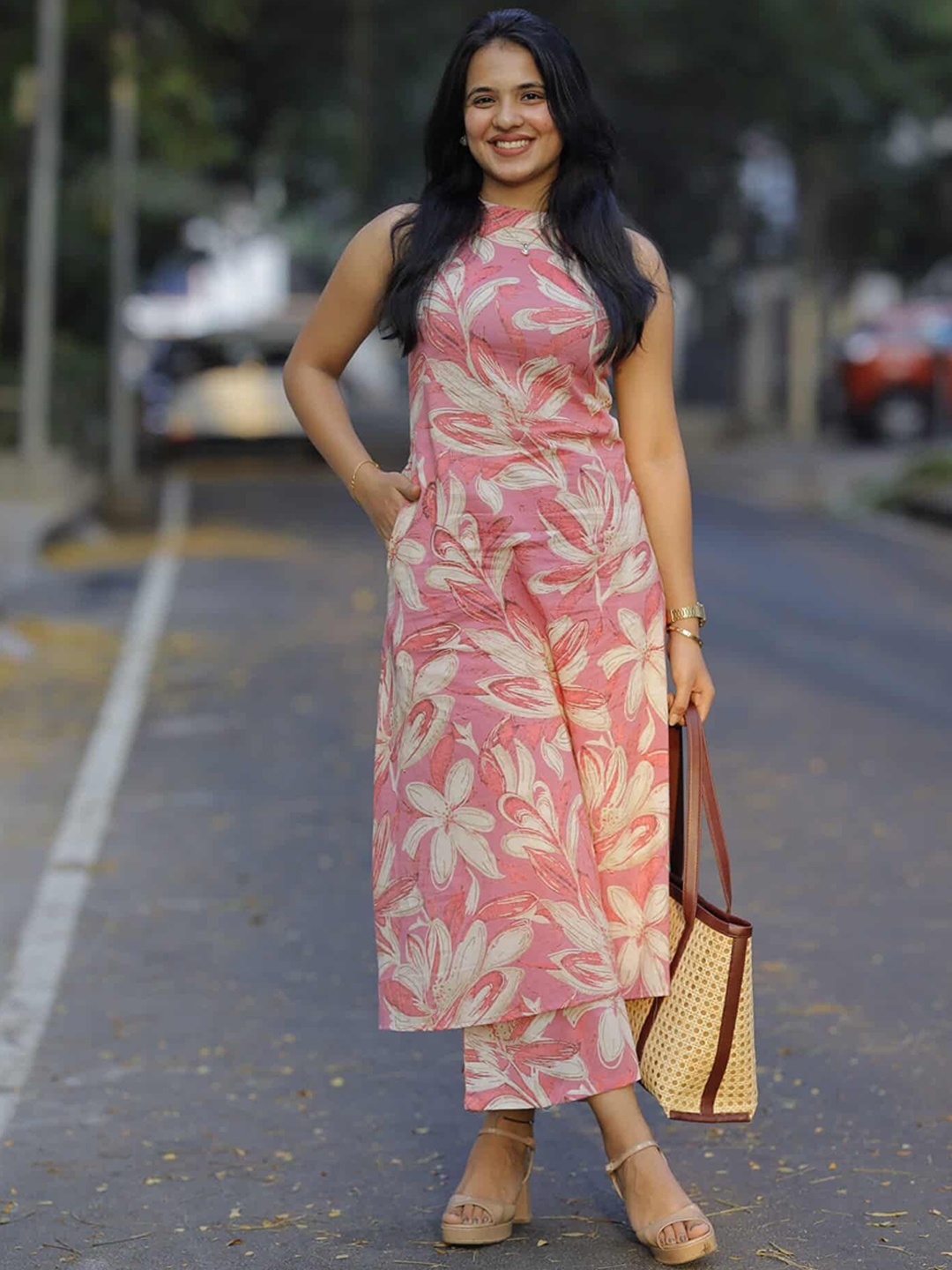 

Anni Designer Floral Printed Mock Neck Straight Kurta With Palazzo, Pink