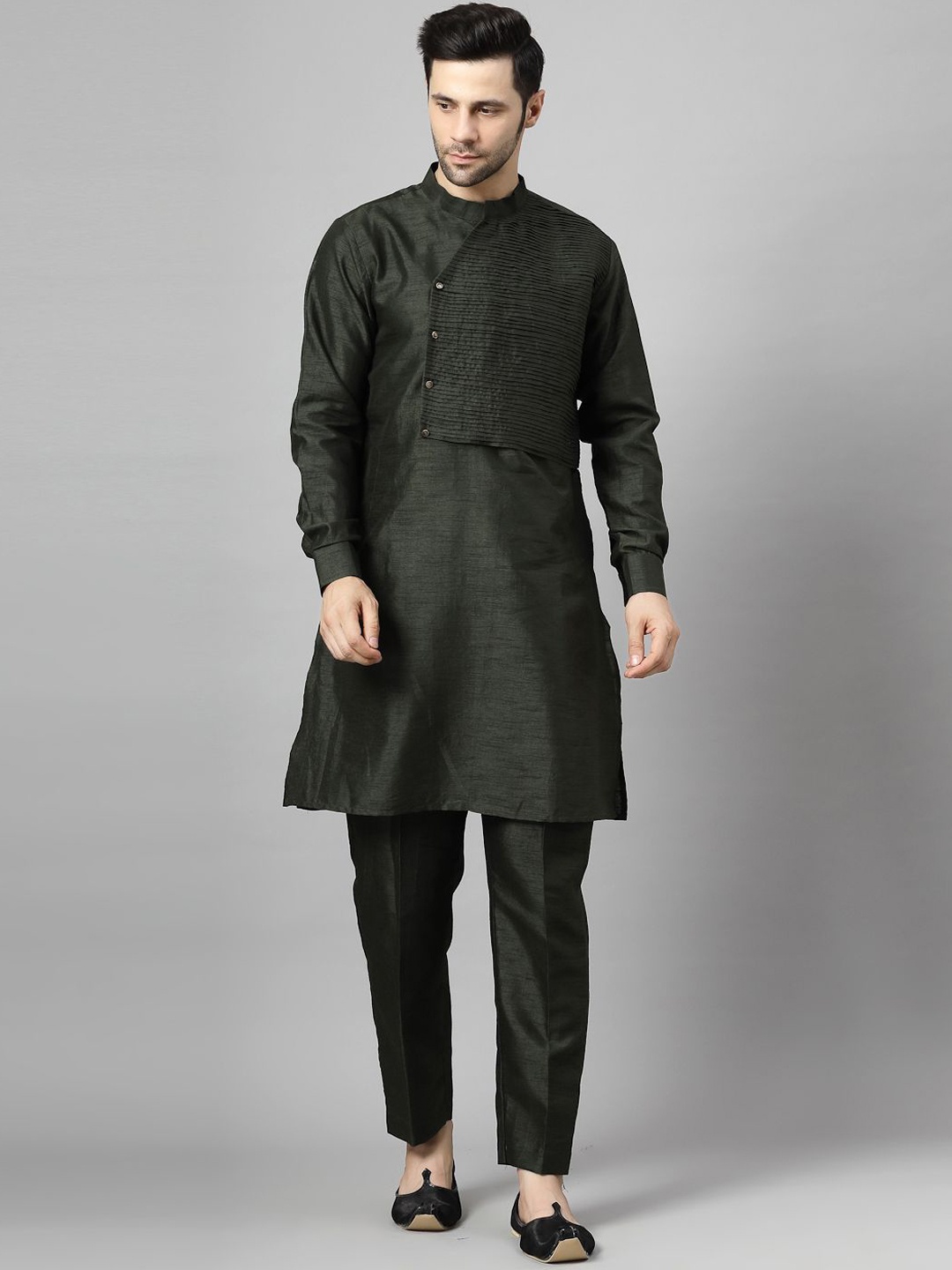 

Utsav Fashion Mandarin Collar Pleated Straight Kurta With Trousers, Green