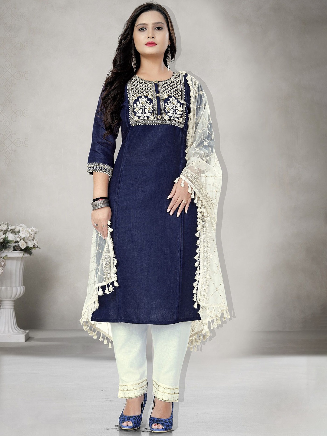 

Lerkiza Women Floral Yoke Design Regular Thread Work Kurta with Trousers & With Dupatta, Blue