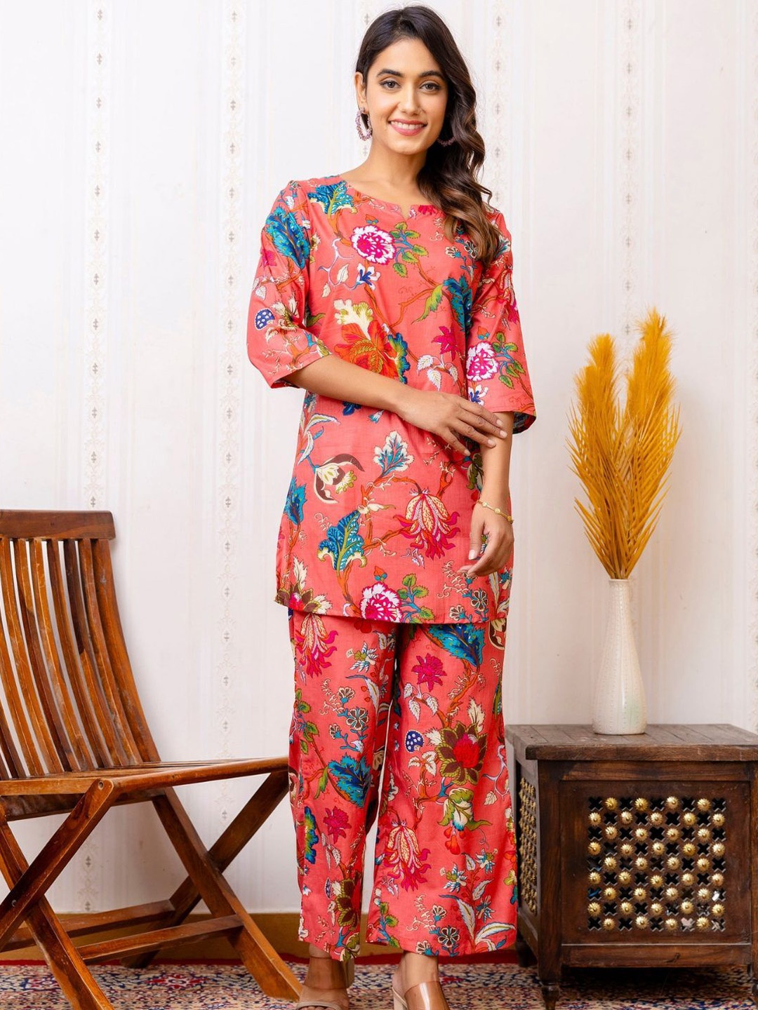 

NIJANAND TEXTILE Floral Printed Notch Neck Pure Cotton Tunic With Trouser, Pink