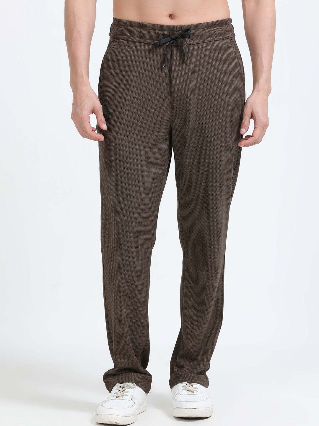 

NEVER NEUD Men Relaxed Popcorn Traveller Trousers, Brown