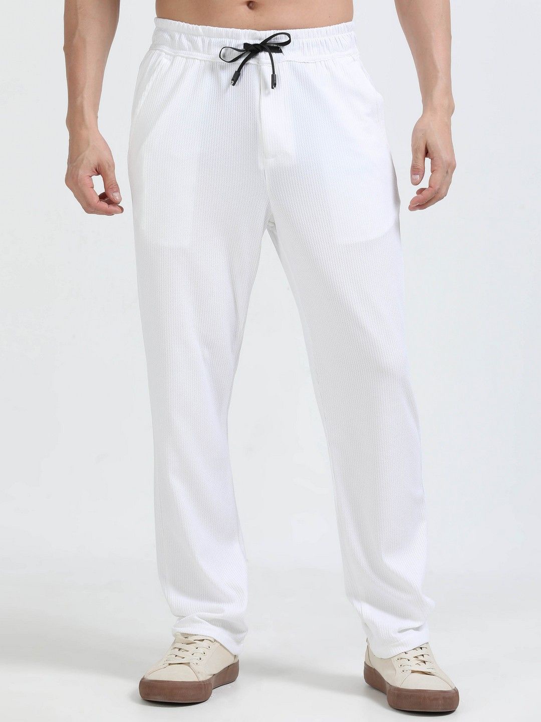 

NEVER NEUD Men Relaxed Regular Fit Popcorn Traveller Trousers, White