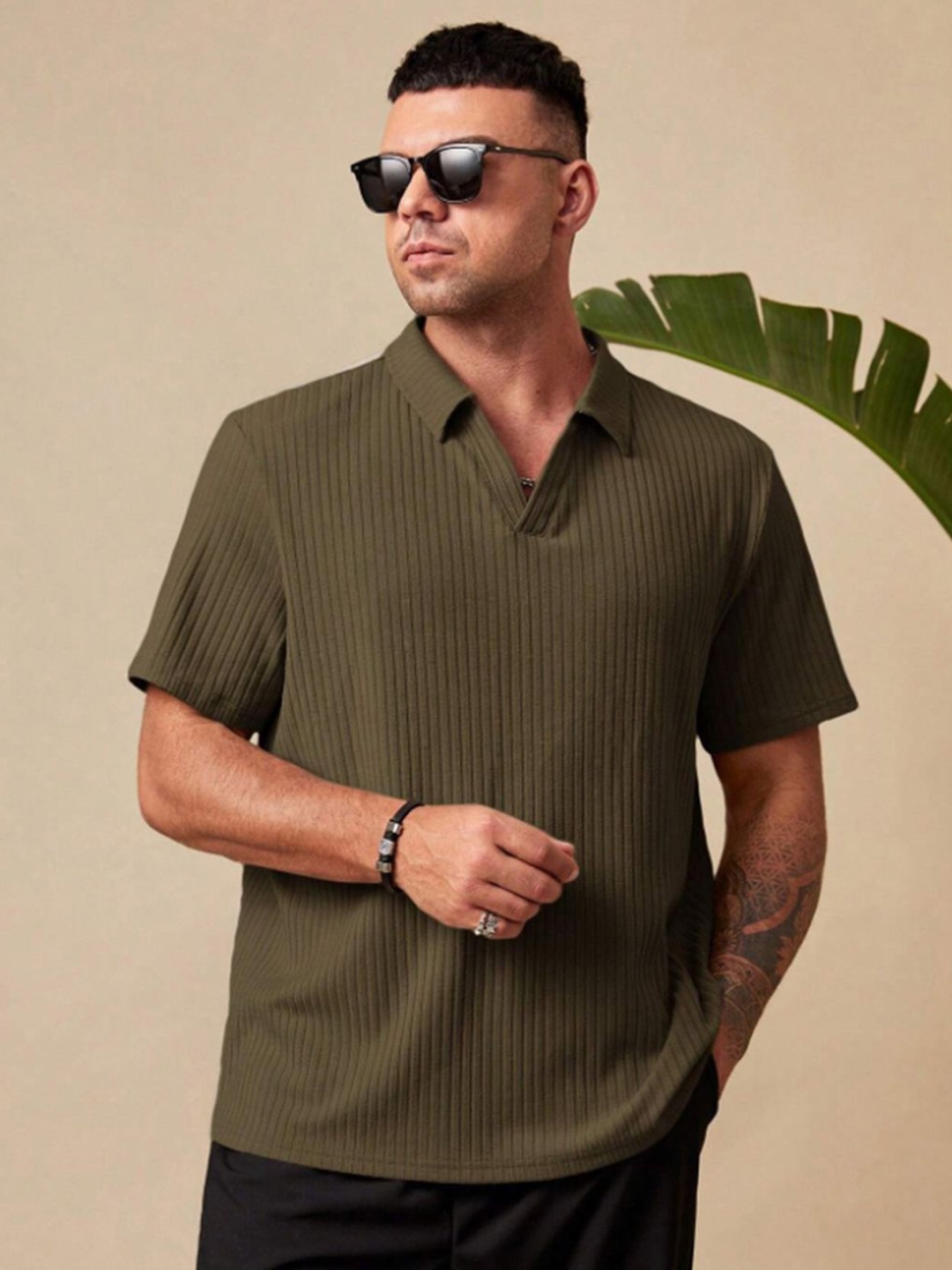 

madfrog Men Solid Polo Collar T-shirt, Olive