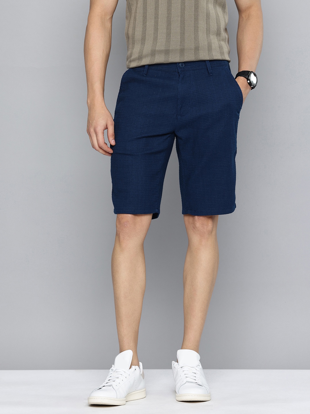 

Levis Men Pure Cotton Tapered Fit Waffle Chino Shorts, Navy blue