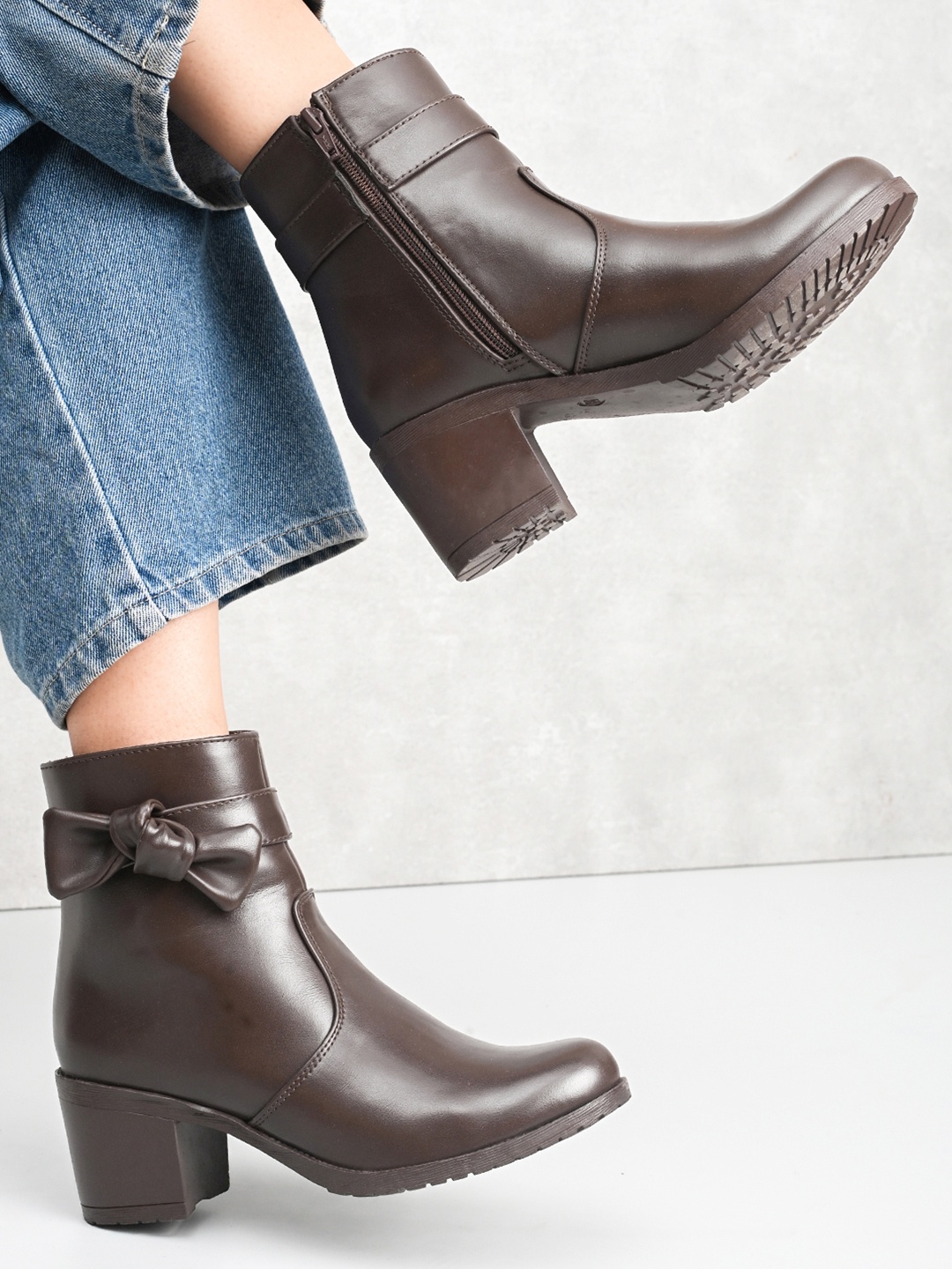 

The Roadster Lifestyle Co. Women Block-Heeled Bow Detail Chelsea Boots, Brown
