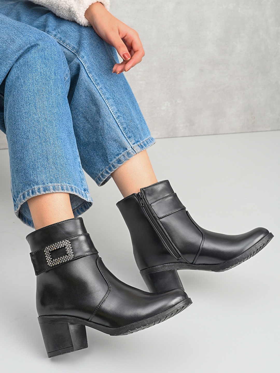 

The Roadster Lifestyle Co Women Block-Heeled Regualr Boots, Black