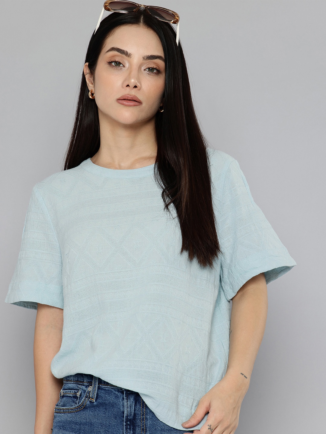 

Levis Geometric Self Design Pure Cotton Top, Blue