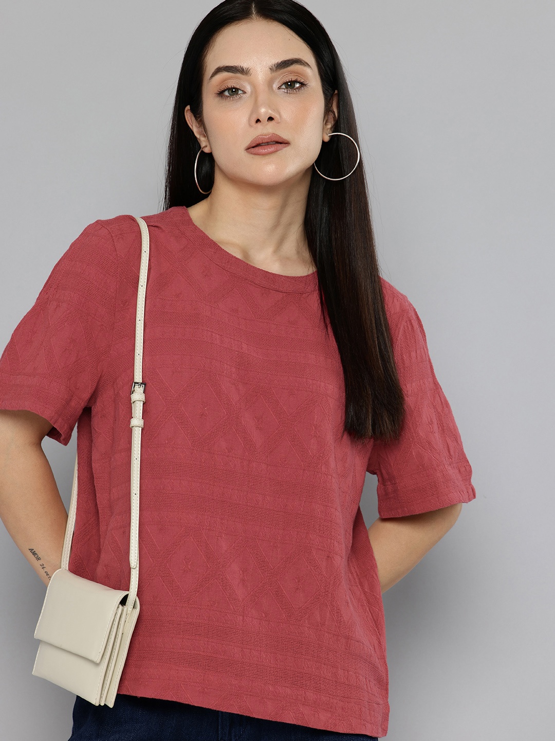 

Levis Geometric Self Design Pure Cotton Top, Pink
