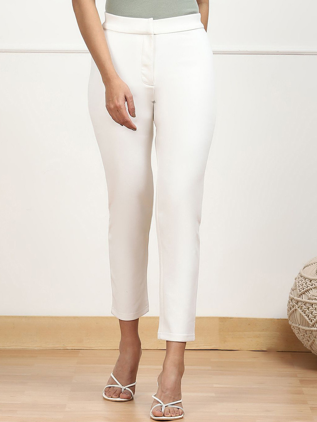 

Biba Women Relaxed Low-Rise Trousers, White