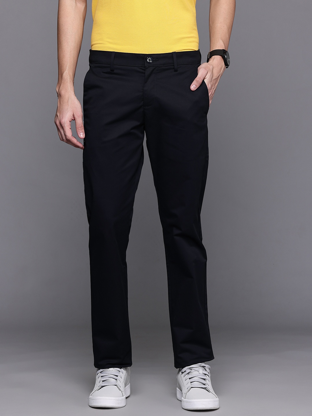 

Allen Solly Men Slim Fit Chinos, Black
