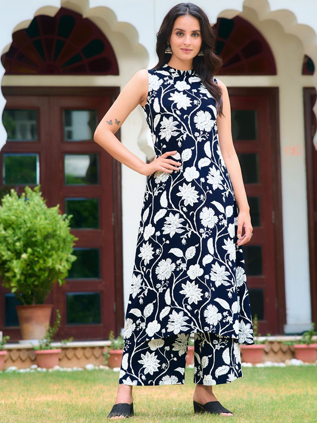 

KALINI Women Floral Printed A-Line Kurta With Palazzos, Navy blue
