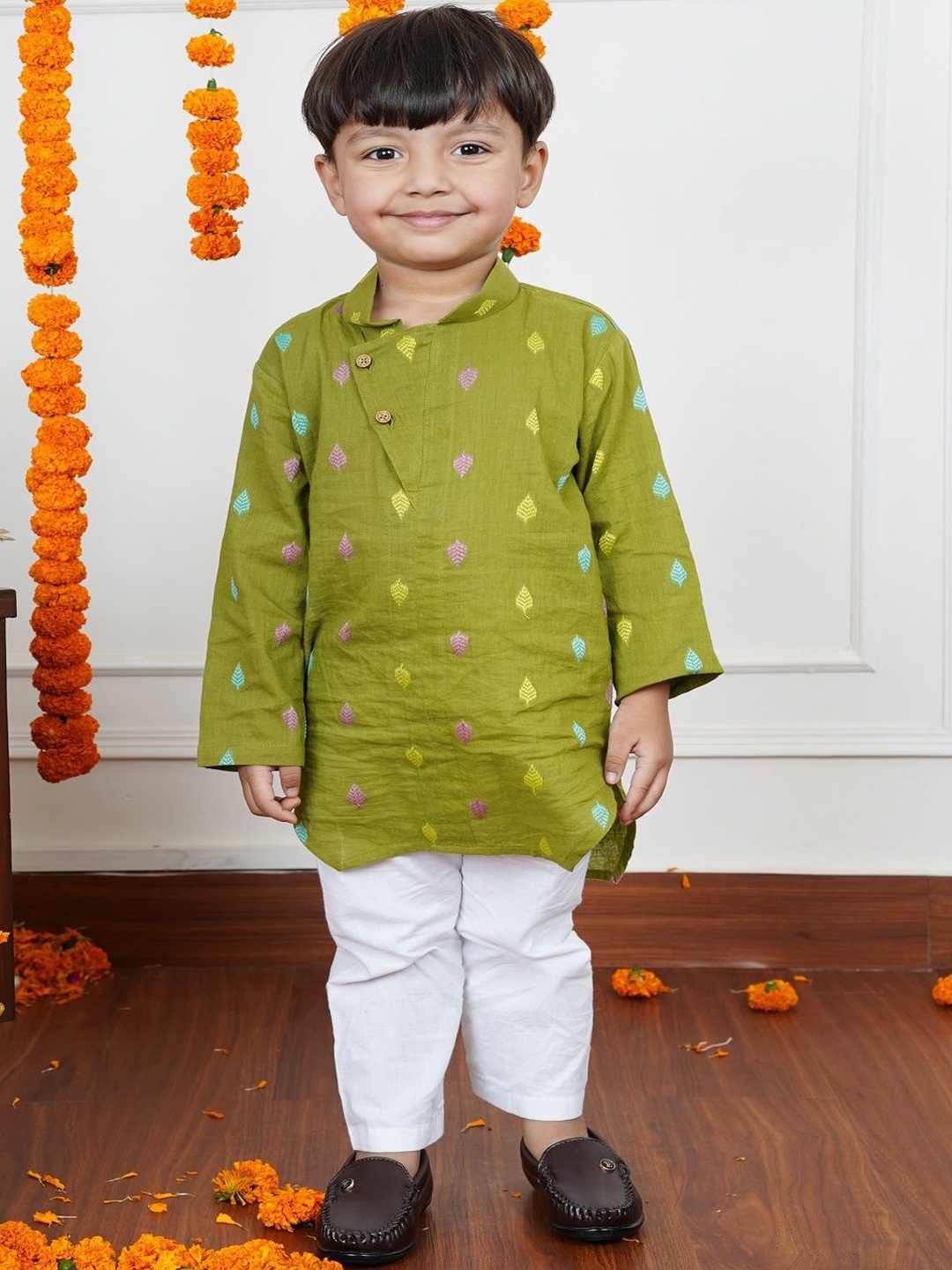 

Polka Tots Boys Floral Embroidered Mandarin Collar Pure Cotton Straight Kurta With Trouser, Green