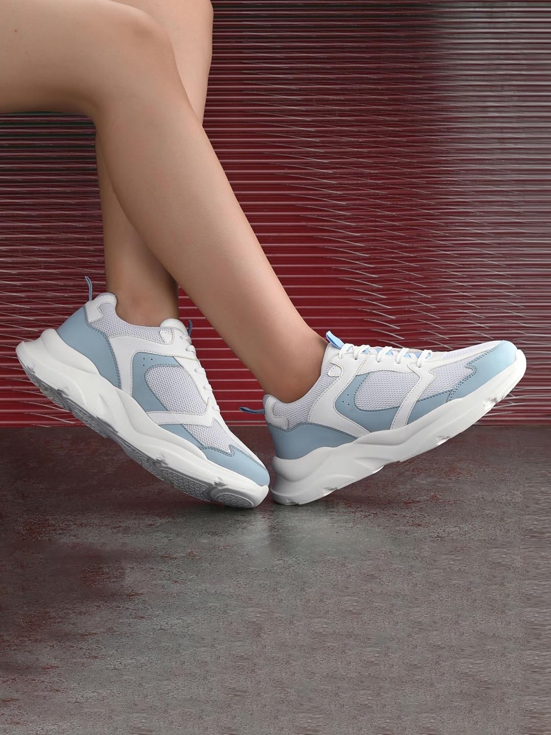 

DressBerry Women Lightweight Colourblocked Lace-Ups Sneakers, Blue