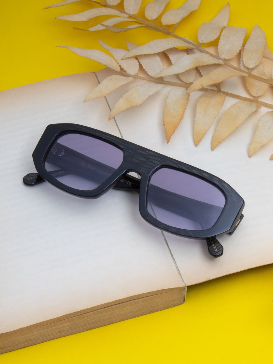 

Ted Smith Unisex Grey Wayfarer Premium Acetate Sunglasses with Polarised Lens