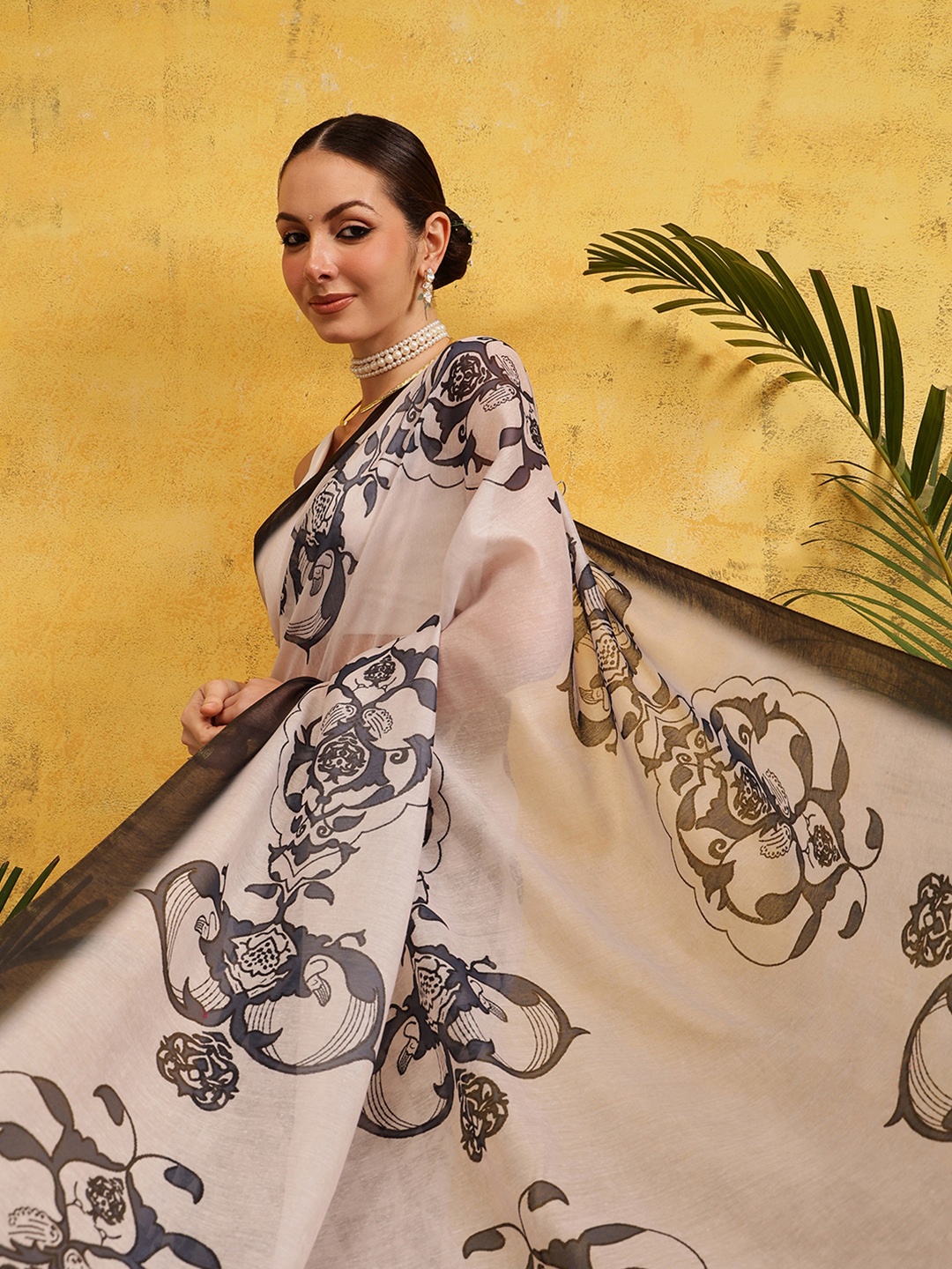 

Silk Land Abstract Printed Ready to Wear Chanderi Saree, Off white