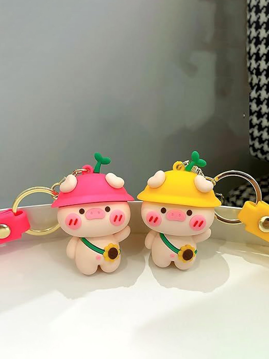 

Wonderland Kids Pastoral Cute Pig Rubber Key Chain, Pink