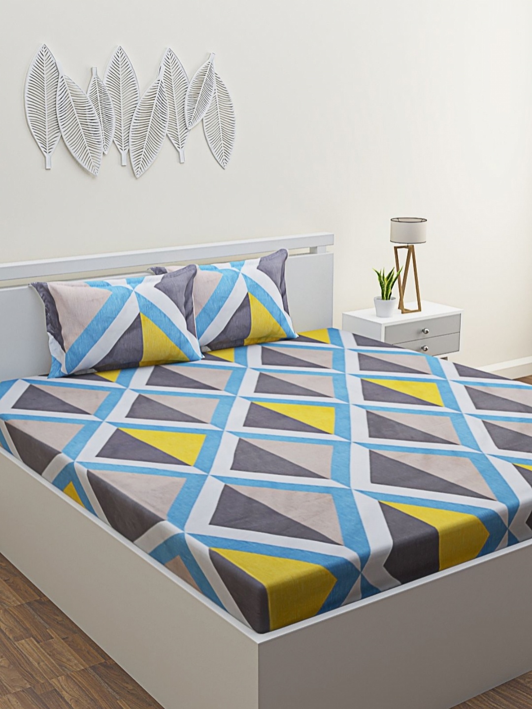 

Aura Grey & Blue Geometric Printed Microfiber 160 TC Queen Bedsheet Set 2.29 m x 2.54 m