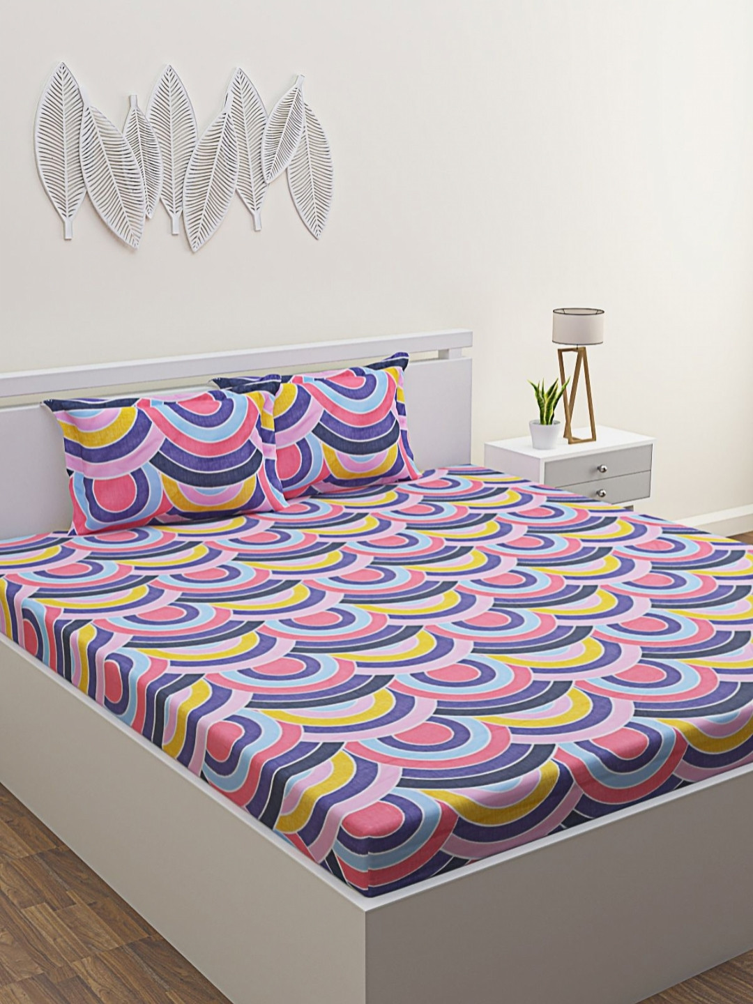 

Aura Pink & Blue Geometric 144 TC Queen Bedsheet with 2 Pillow Covers