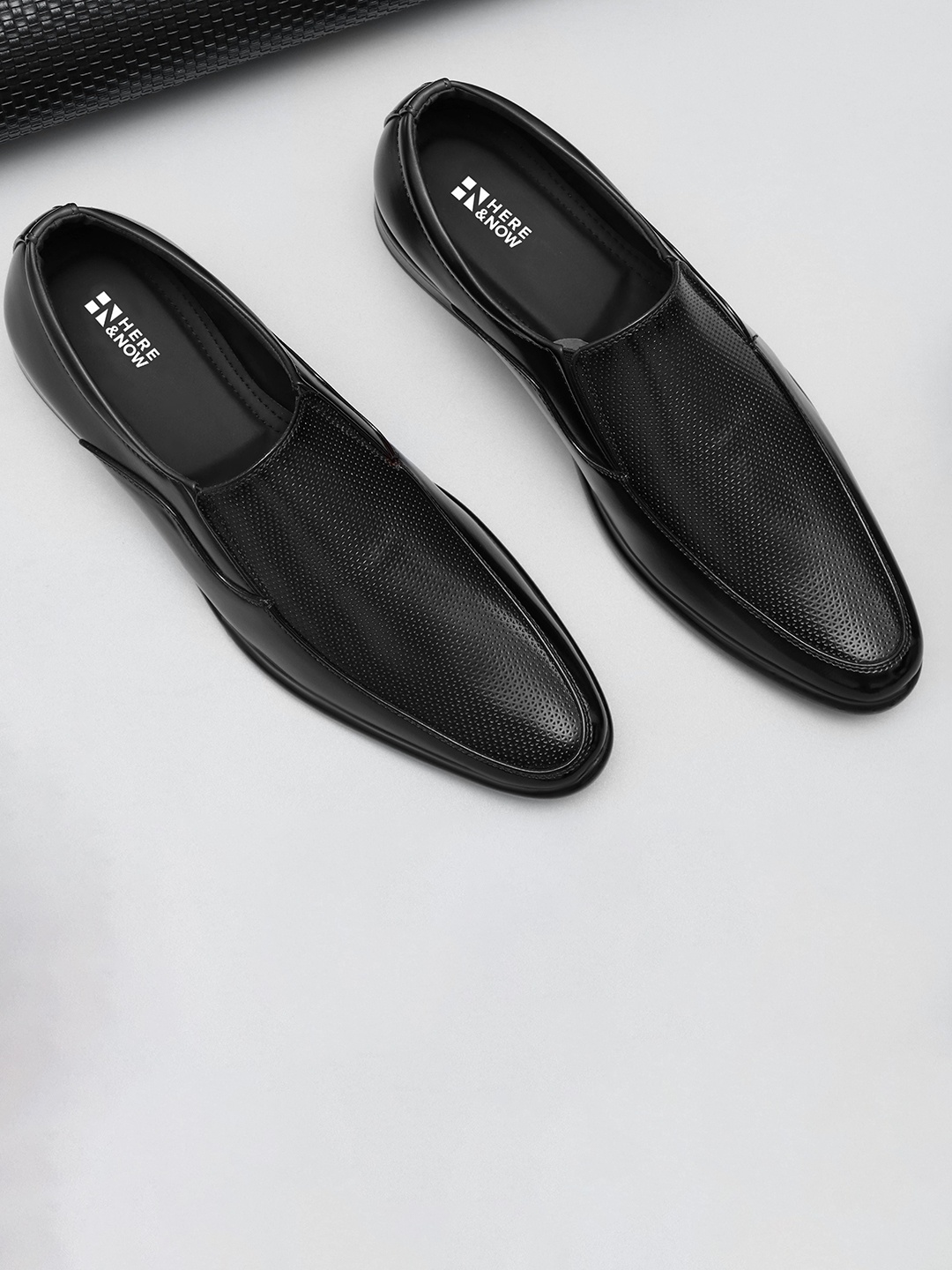 

HERE&NOW Men Slip on Formal shoes, Black