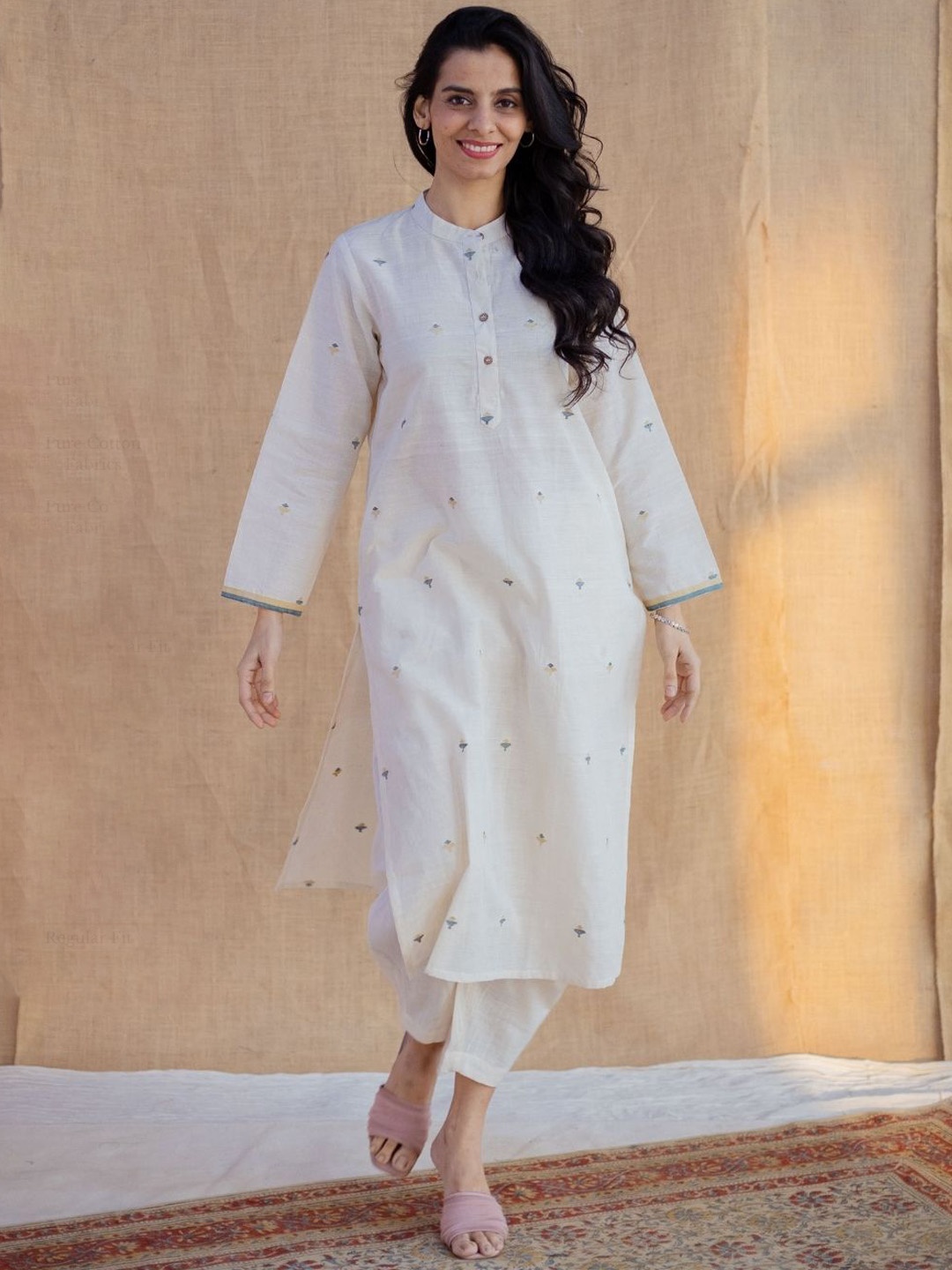 

THE INDIAN ETHNIC CO Off-White Straight Jamdani Cotton Kurta