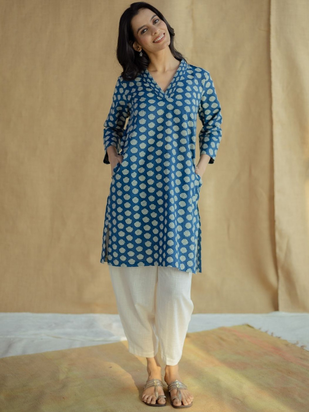 

THE INDIAN ETHNIC CO Indigo Straight Dabu Cotton Kurta, Blue