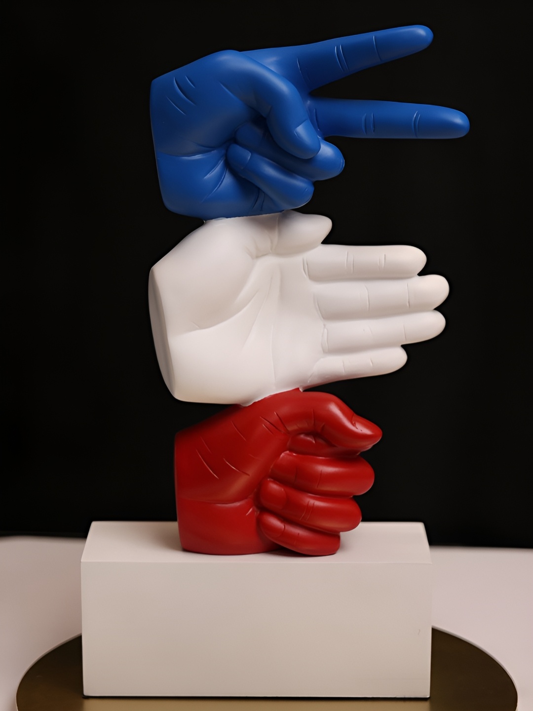

SMOKEY COCKTAIL Red & Blue Rock Paper Scissor Curio Showpiece