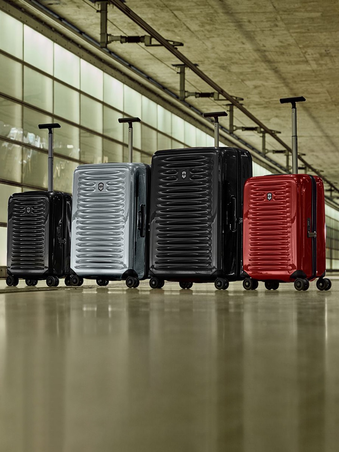 

Victorinox Airox Frequent Flyer Plus Hardside Carry-On Trolley Bag, Red