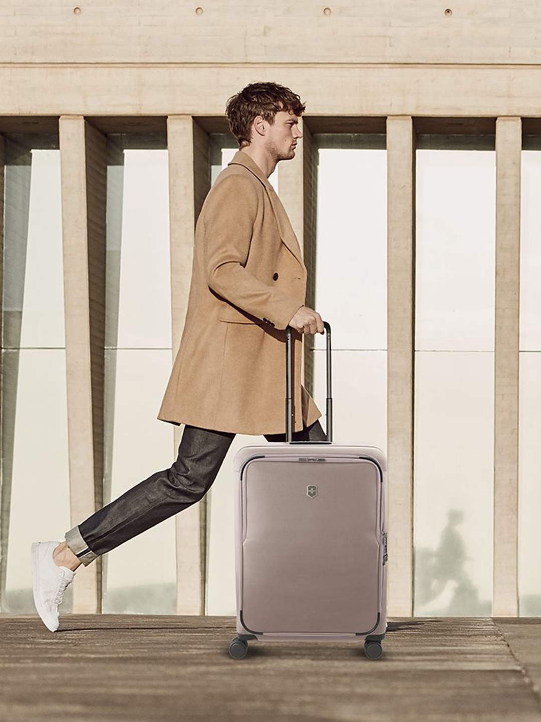 

Victorinox Unisex Connex Large Softside Trolley Bag 27", Beige