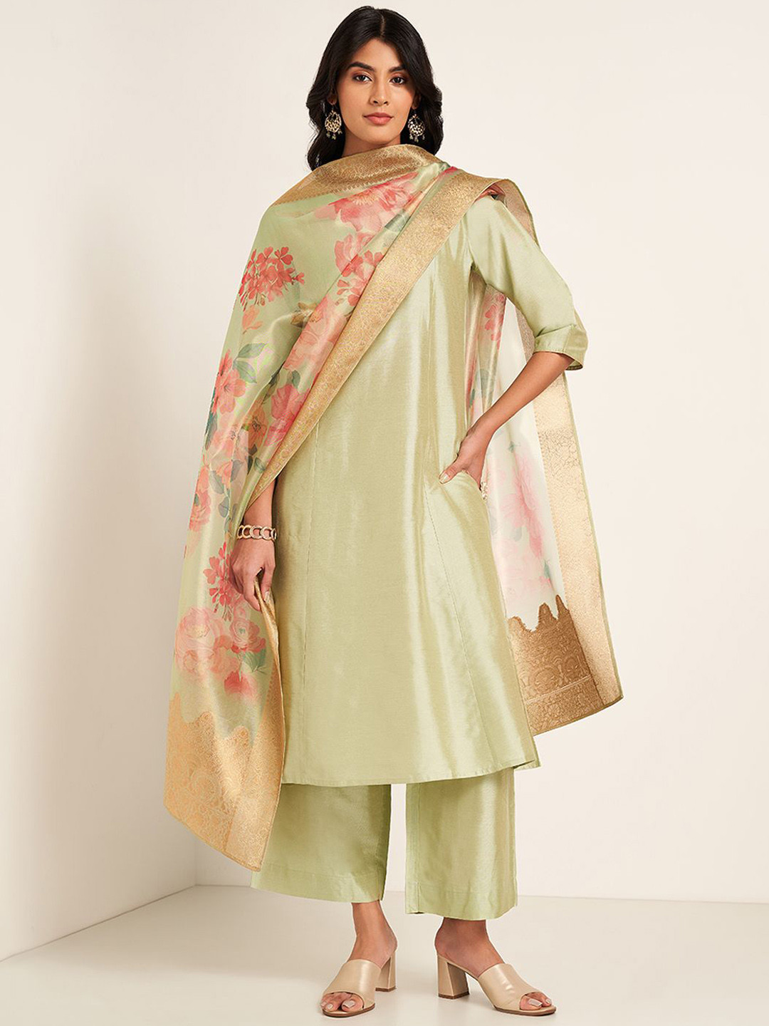 

RANGMANCH BY PANTALOONS Keyhole Neck A-Line Kurta With Trouser & Dupatta, Green