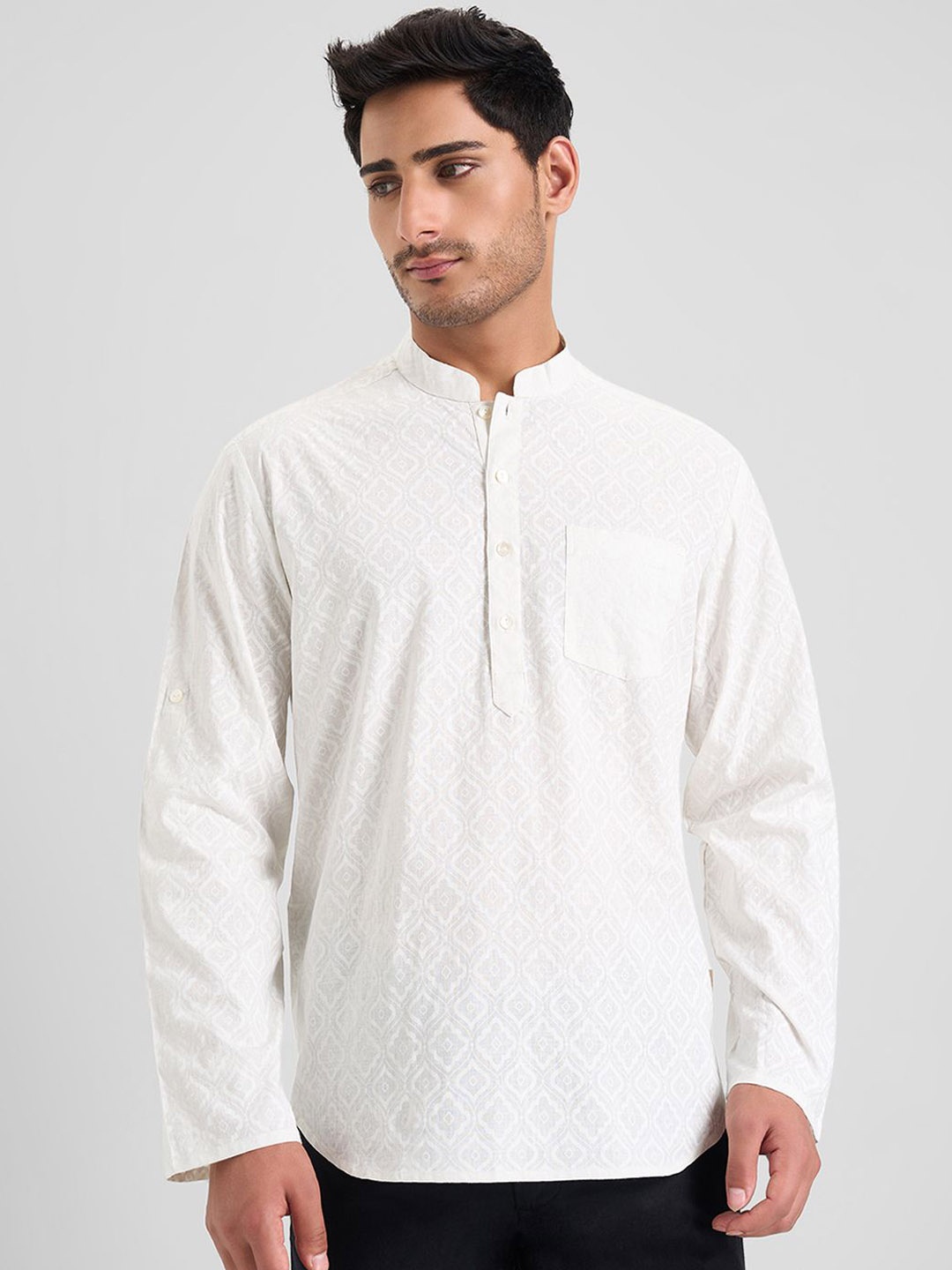 

indus route by Pantaloons Geometric Mandarin Collar Roll-Up Sleeves Straight Short Kurta, Off white