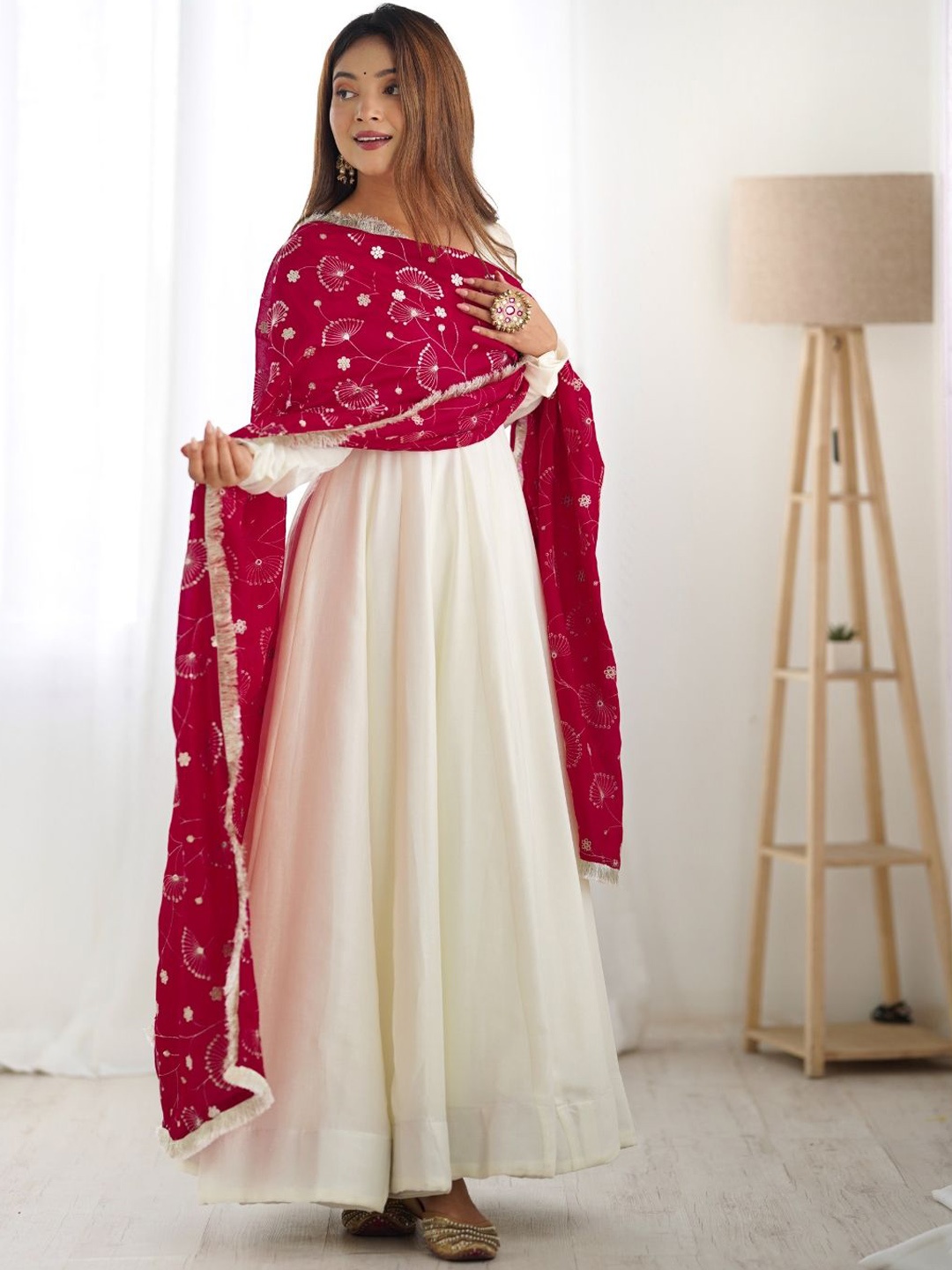 

ETHNICSUPPLY Sweetheart Neck Anarkali Kurta With Churidar & Dupatta, White