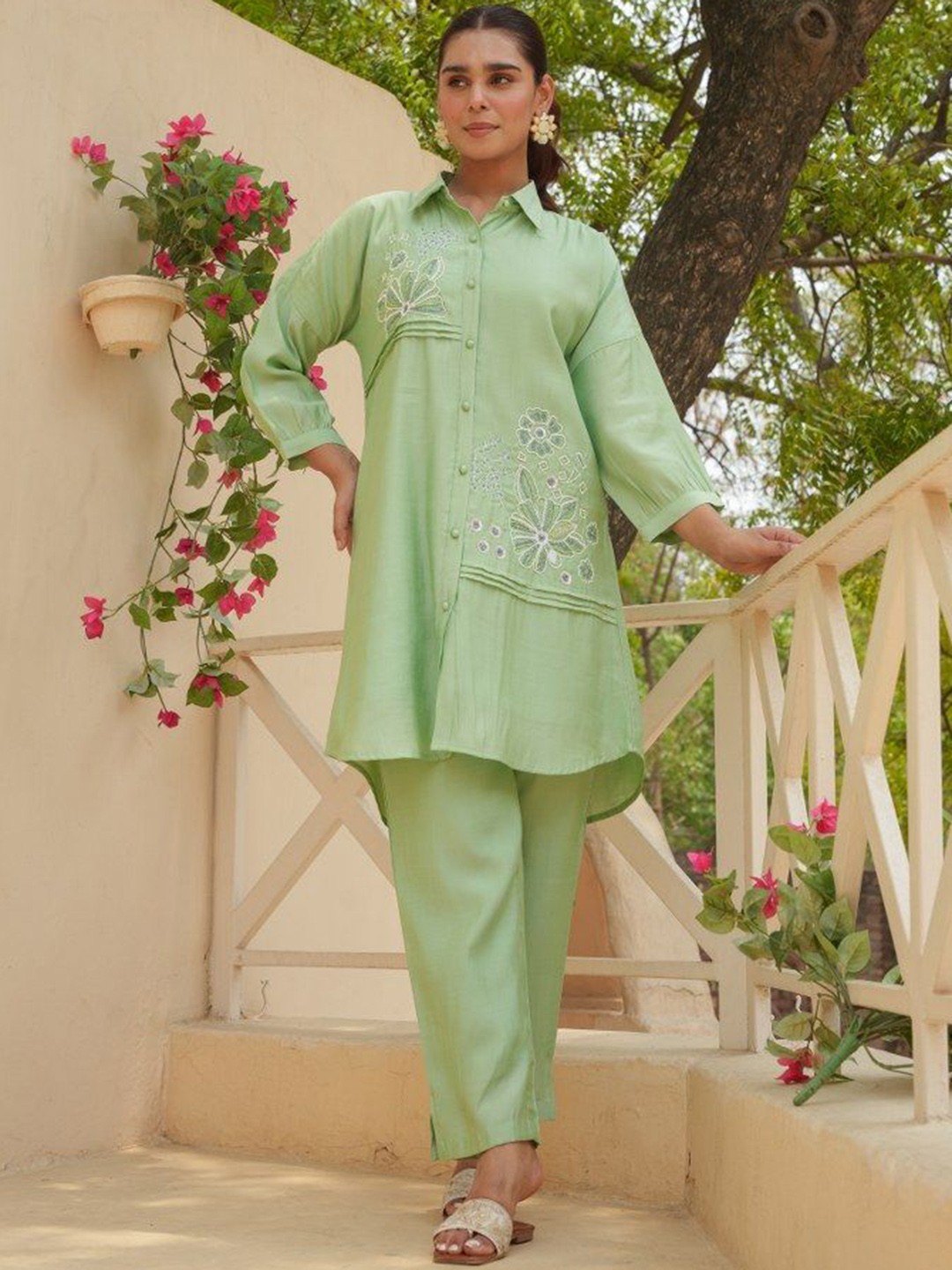

FREYAA Floral Embroidered Shirt Collar Pure Silk Shirt With Trousers, Lime green