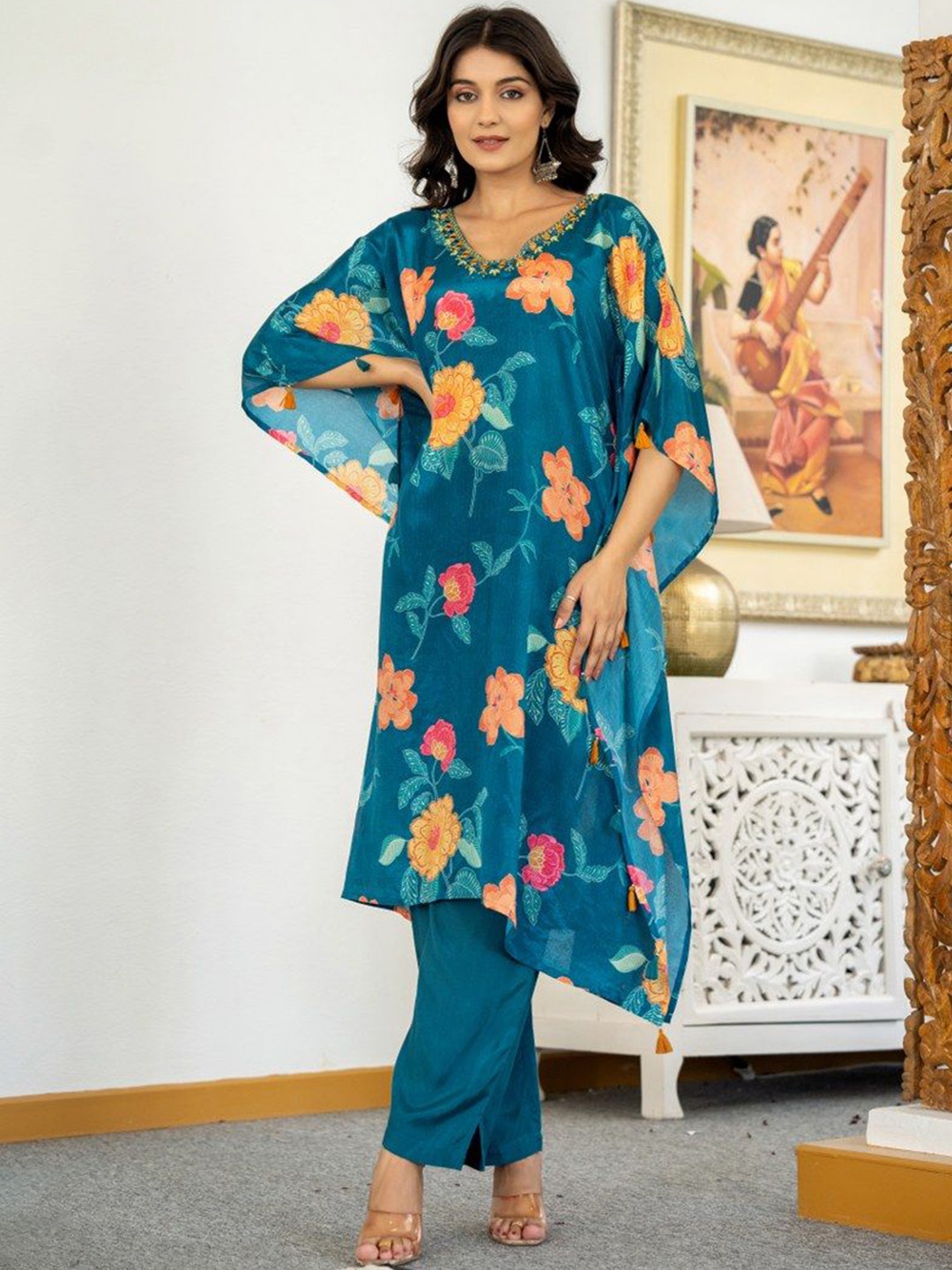 

FREYAA Thread Work Floral Printed V-Neck Kaftan With Trousers, Teal