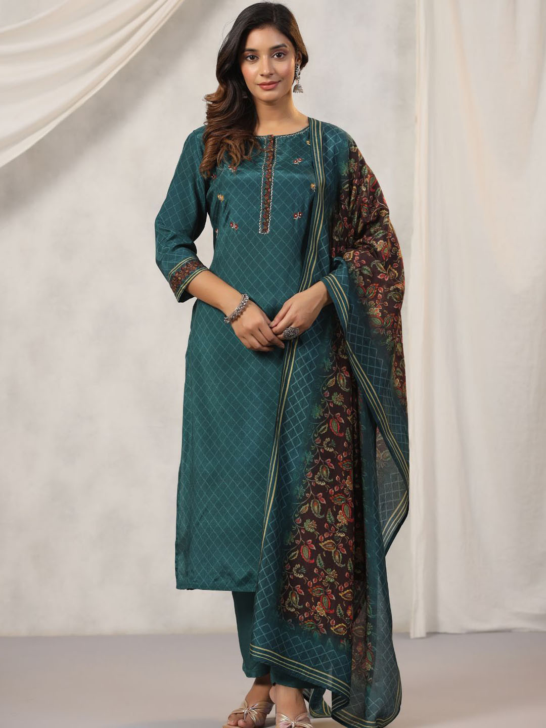 

ANUSHEET Checked Round Neck Pure Silk Straight Kurta With Trouser And Dupatta, Green